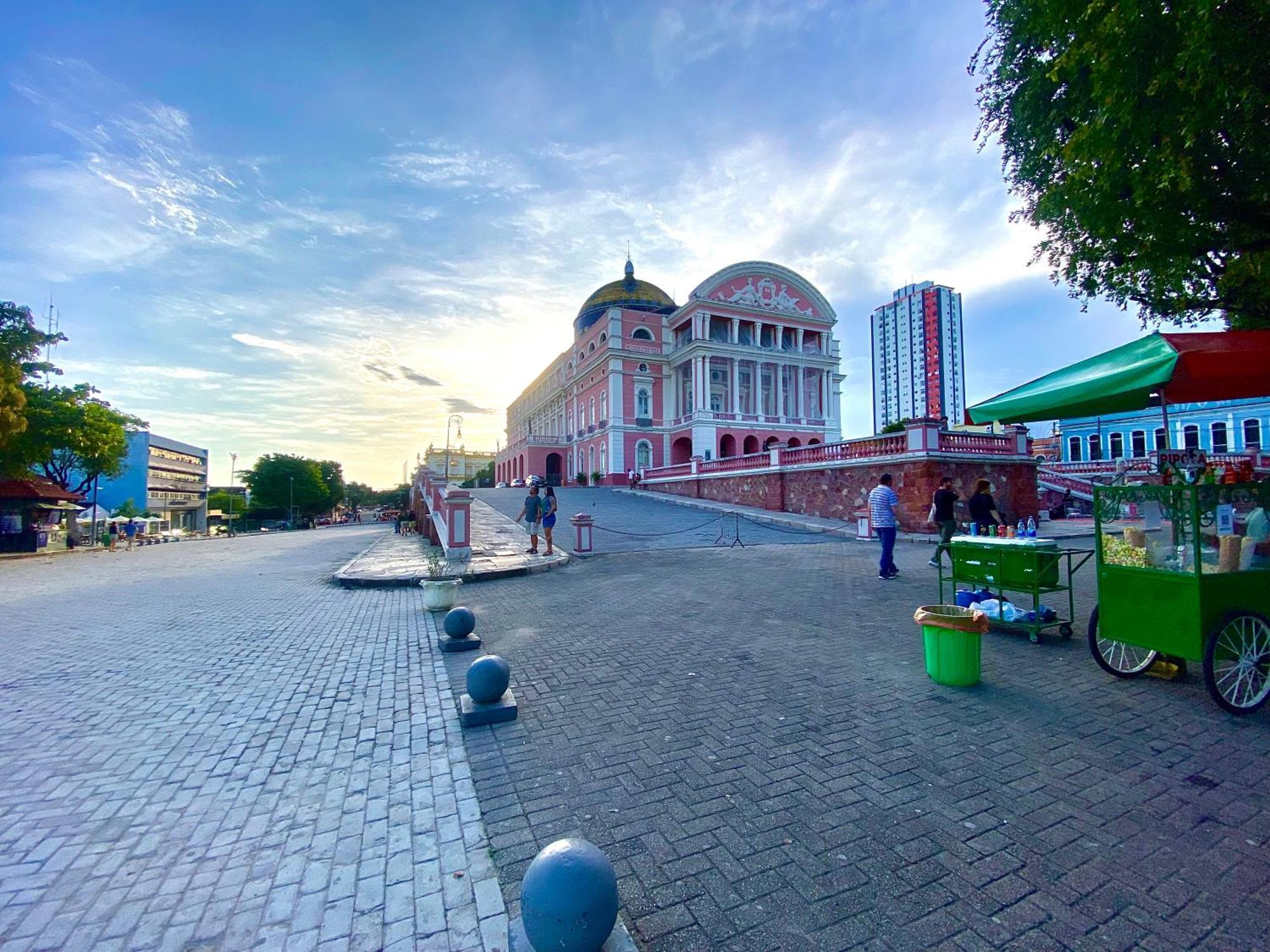 Acorde Com Vista O Rio No Centro De *